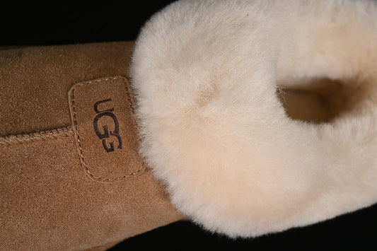UGG – Classic Short