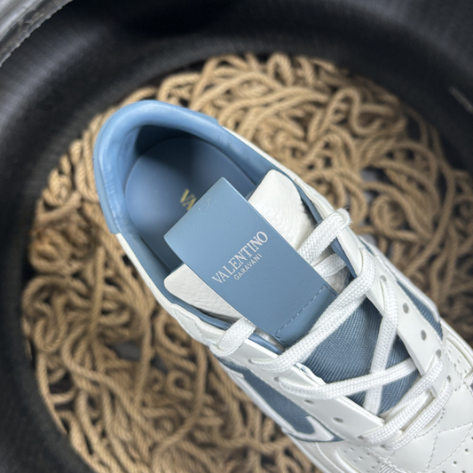 V7TN Trainers Baby Blue