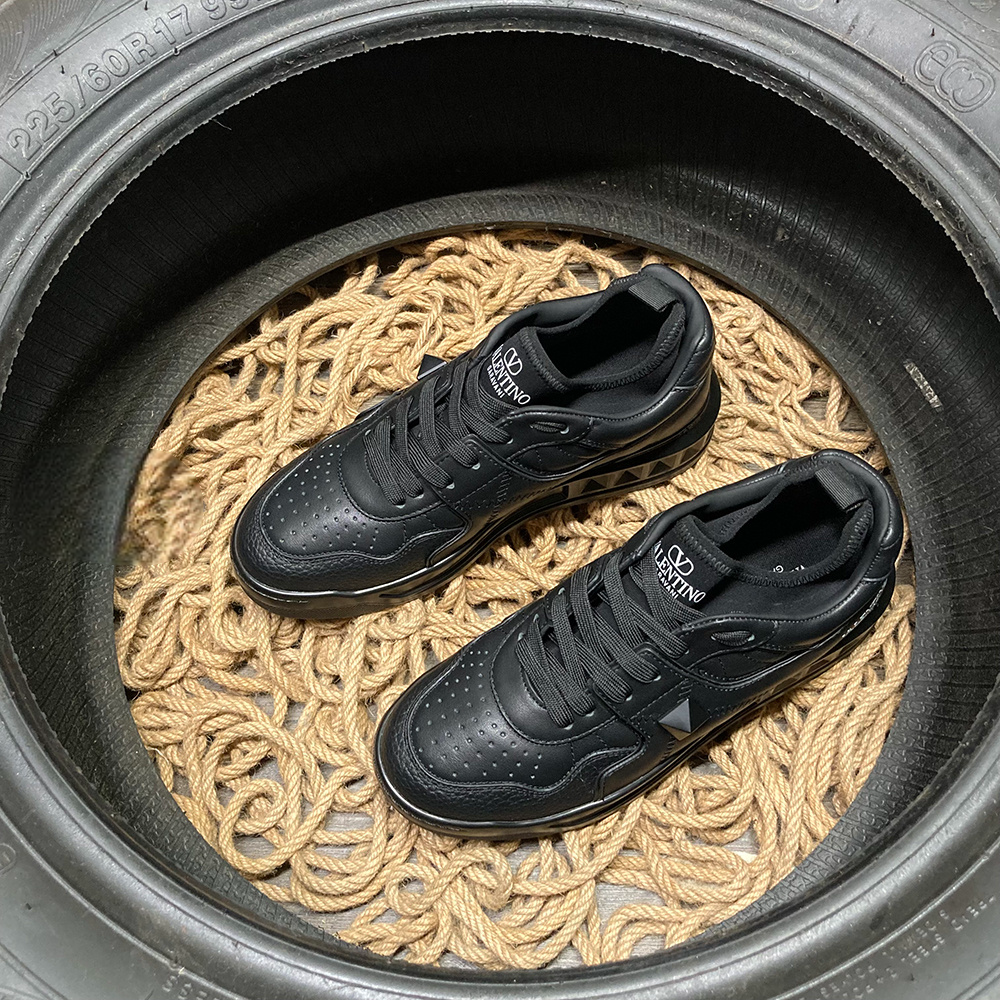 Valentino One Stud Black