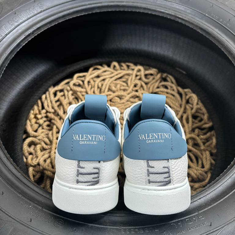 V7TN Trainers Baby Blue