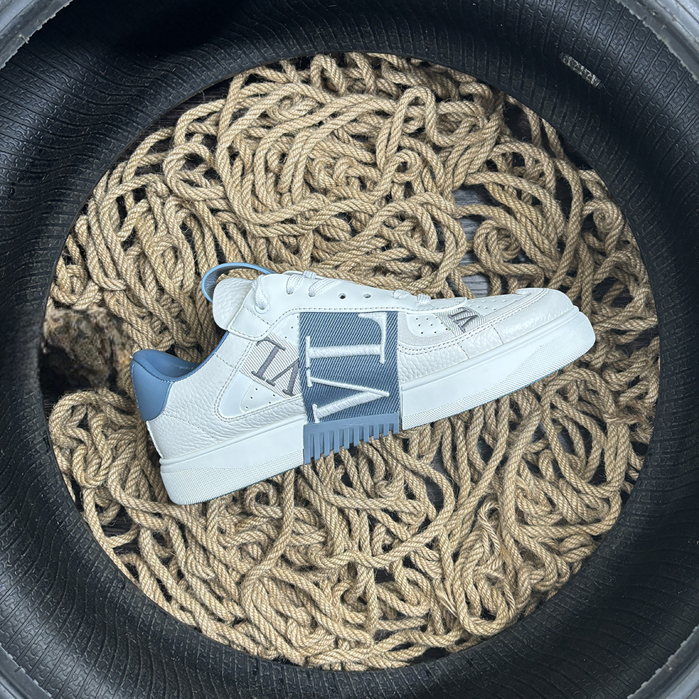V7TN Trainers Baby Blue