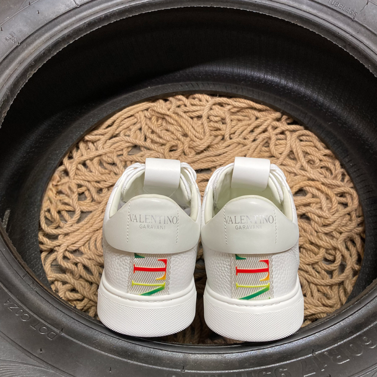 V7TN Trainers White