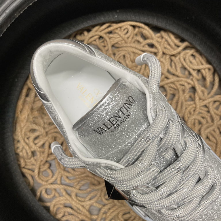 Valentino One Stud Silver Glitter