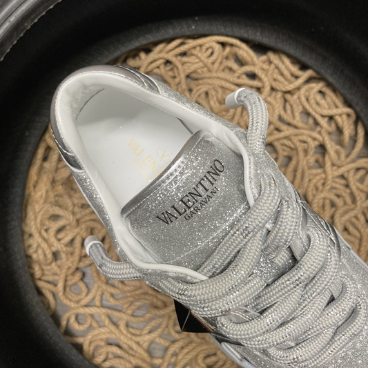 Valentino One Stud Silver Glitter