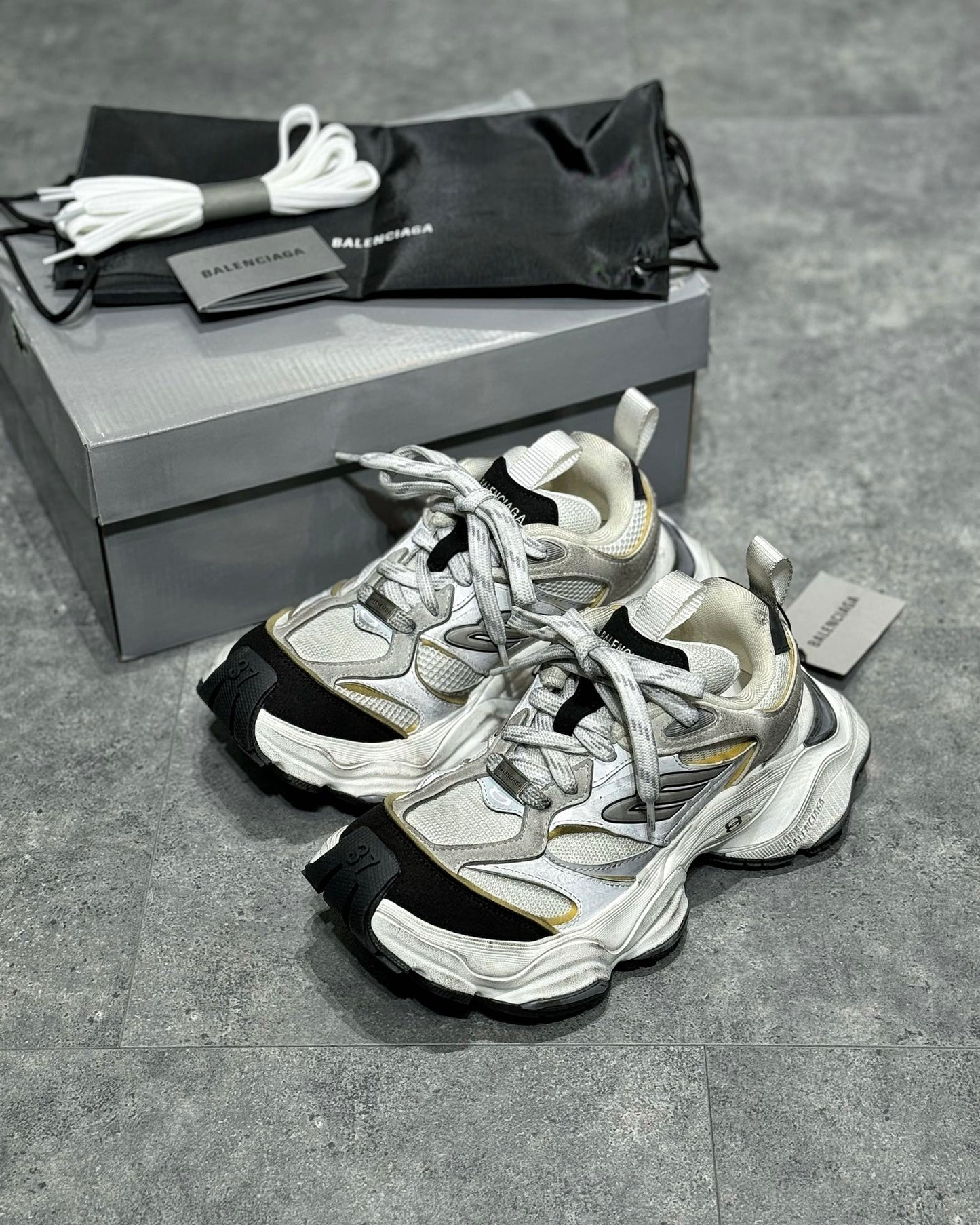 Balenciaga Cargo White Black