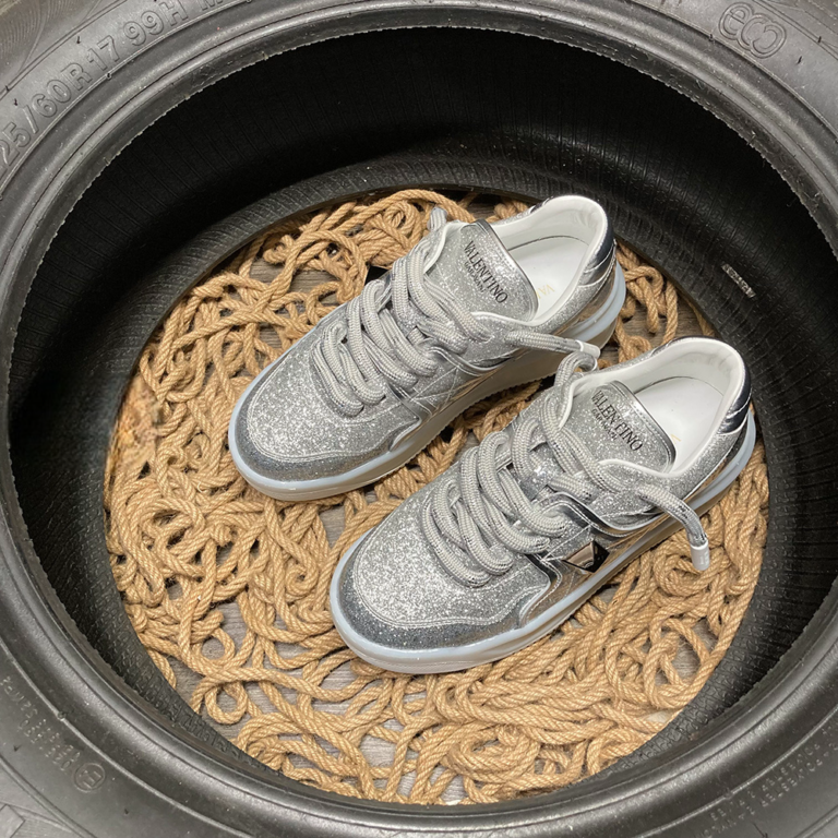 Valentino One Stud Silver Glitter