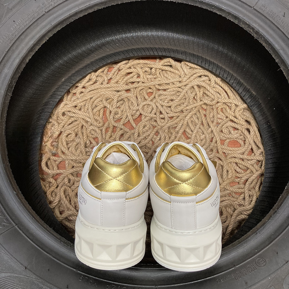 Valentino One Stud White & Gold
