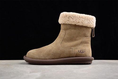 UGG – Cream Boots