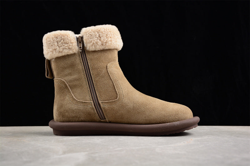 UGG – Cream Boots