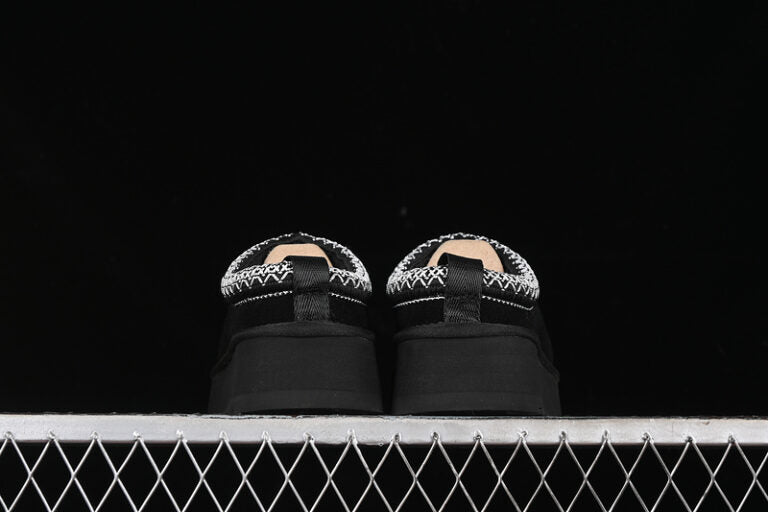 UGG – Tazz Black
