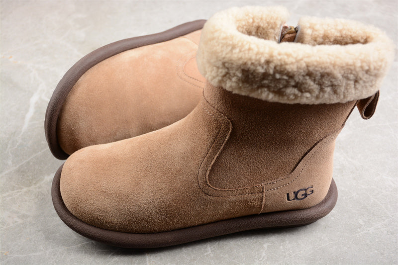 UGG – Light Brown Boots