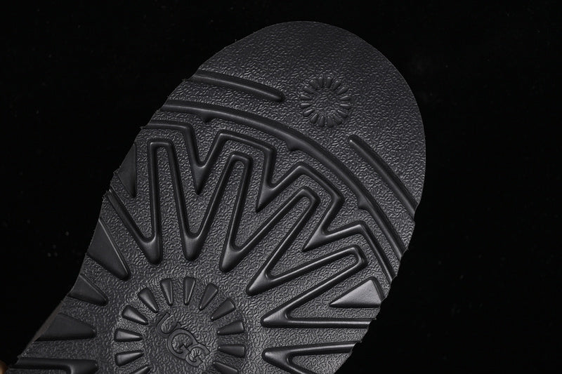 UGG – Dakota Grey