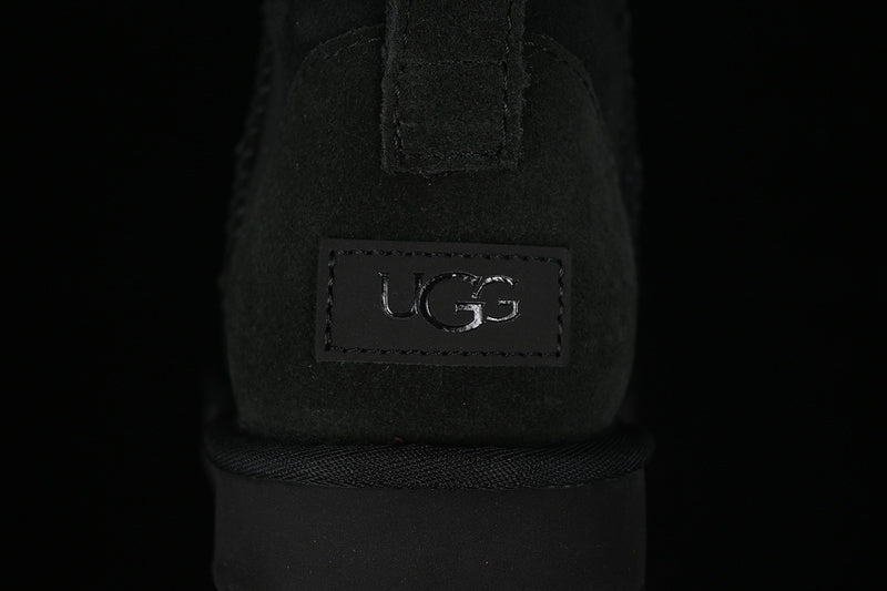 UGG – Classic Mini Black