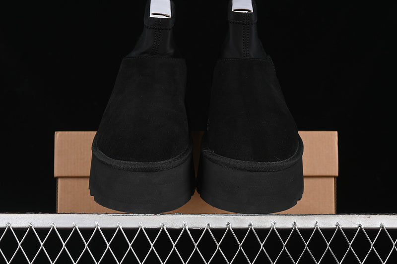 UGG – Dakota Black