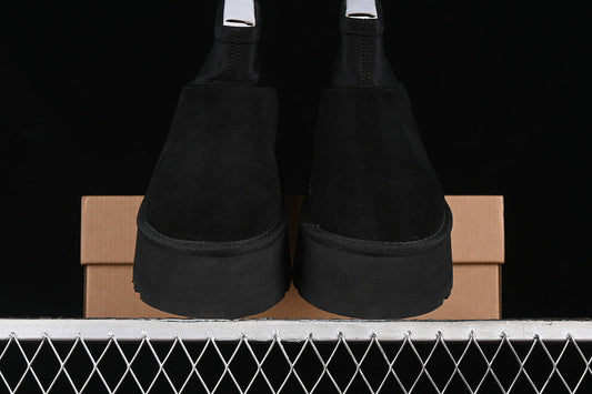 UGG – Dakota Black