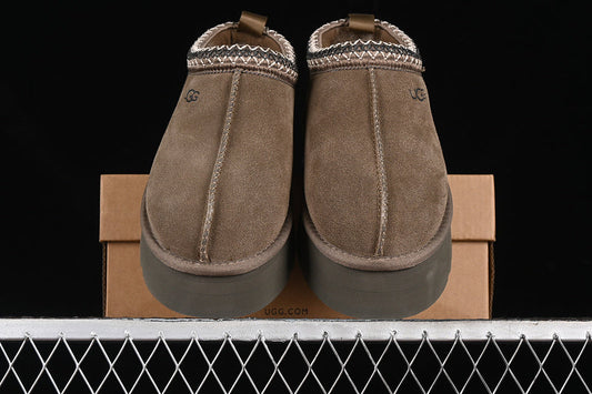 UGG – Dark Brown