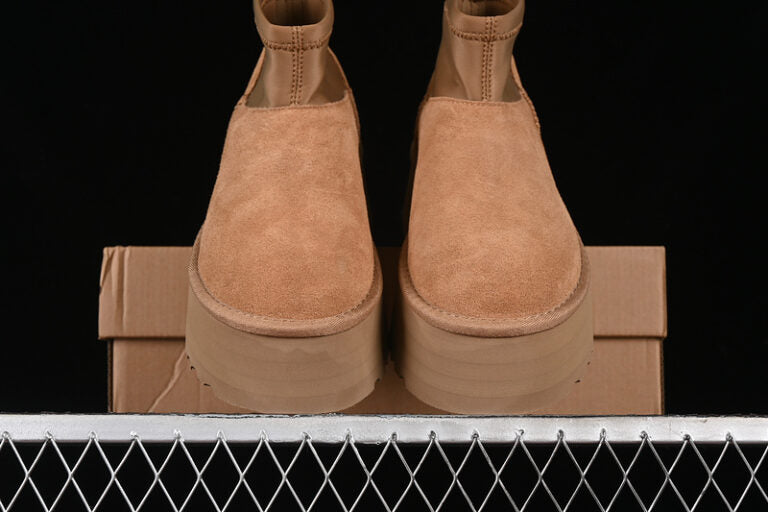 UGG – Dakota Brown