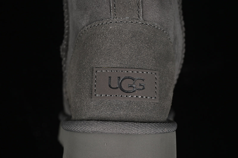 UGG – Classic Grey