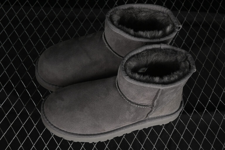 UGG – Classic Grey