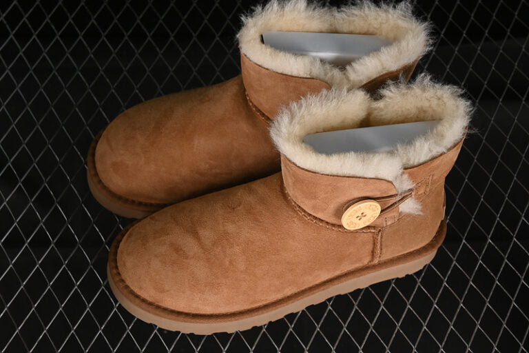 UGG – Bailey Button