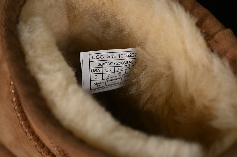 UGG – Classic Brown