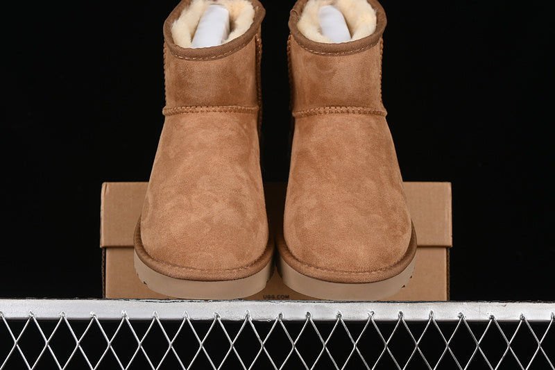 UGG – Classic Brown
