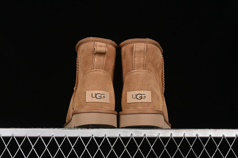 UGG – Classic Brown