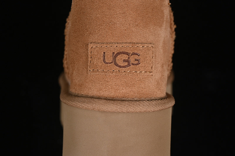 UGG – Classic Brown