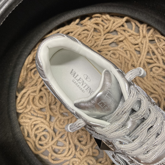 Valentino One Stud Silver Glitter