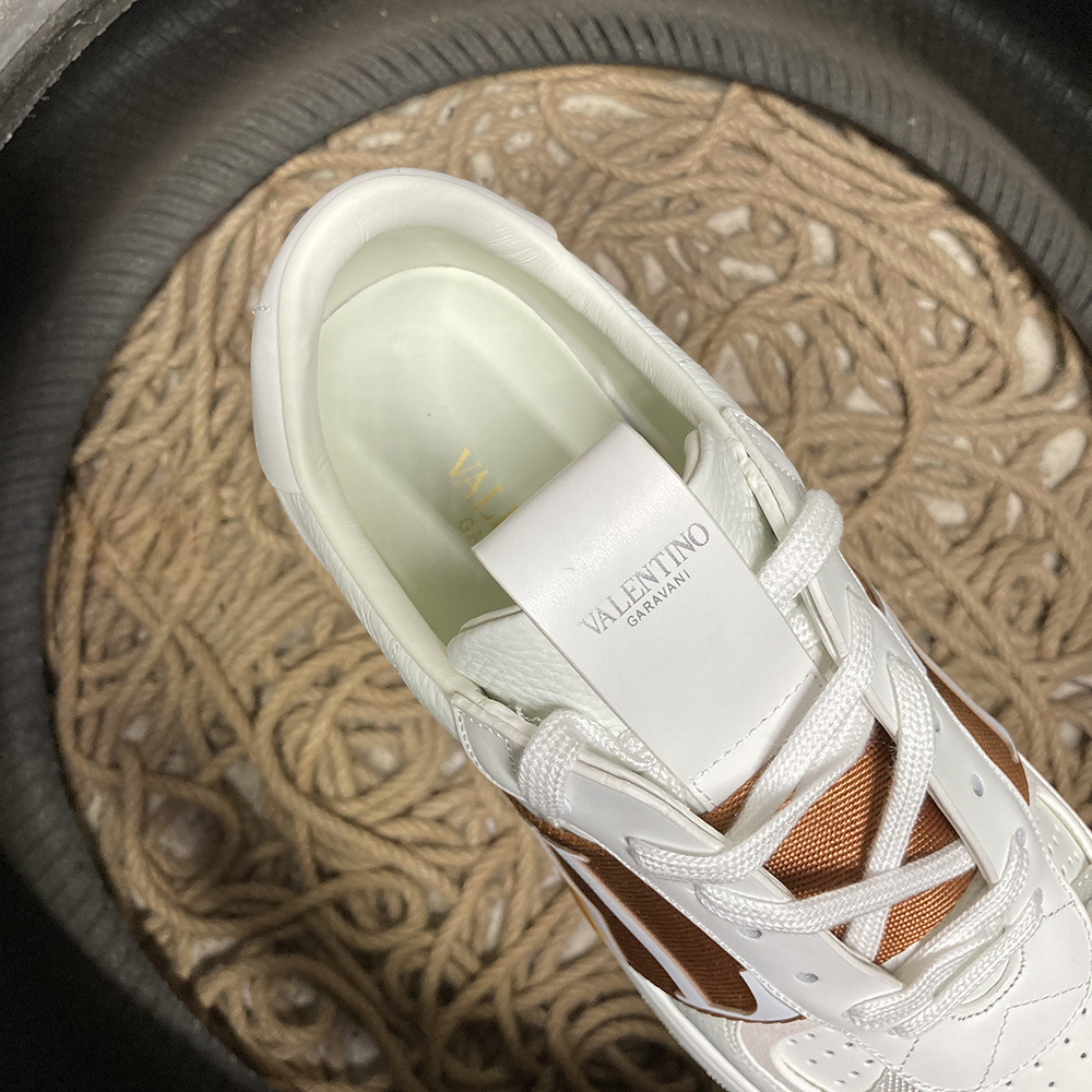 V7TN Trainers White Brown
