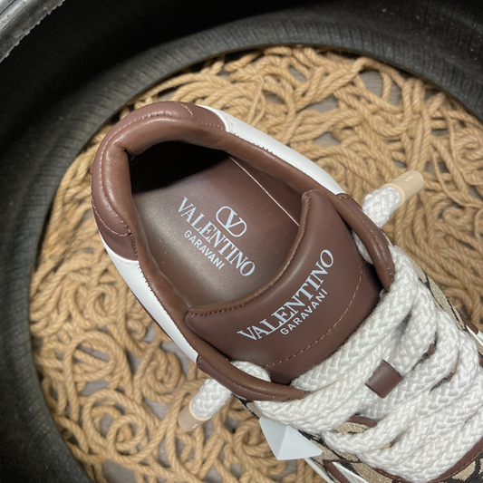 Valentino One Stud Light Brown