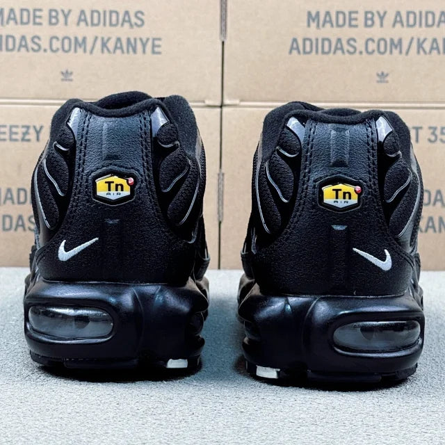 Nike TN – Black White